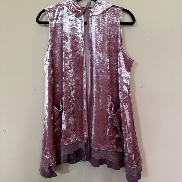 LOGO by Lori Goldstein Velvet Hoodie Vest - Picture 3 of 8